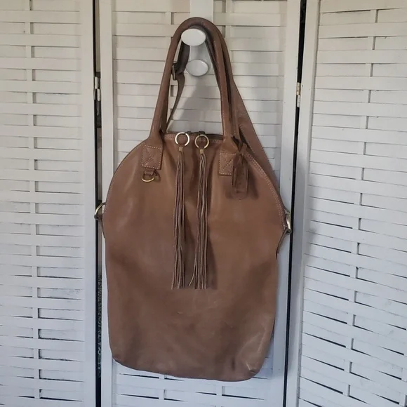 Fredd & Basha tan flap saddle crossbody sac bag - Picture 5 of 8